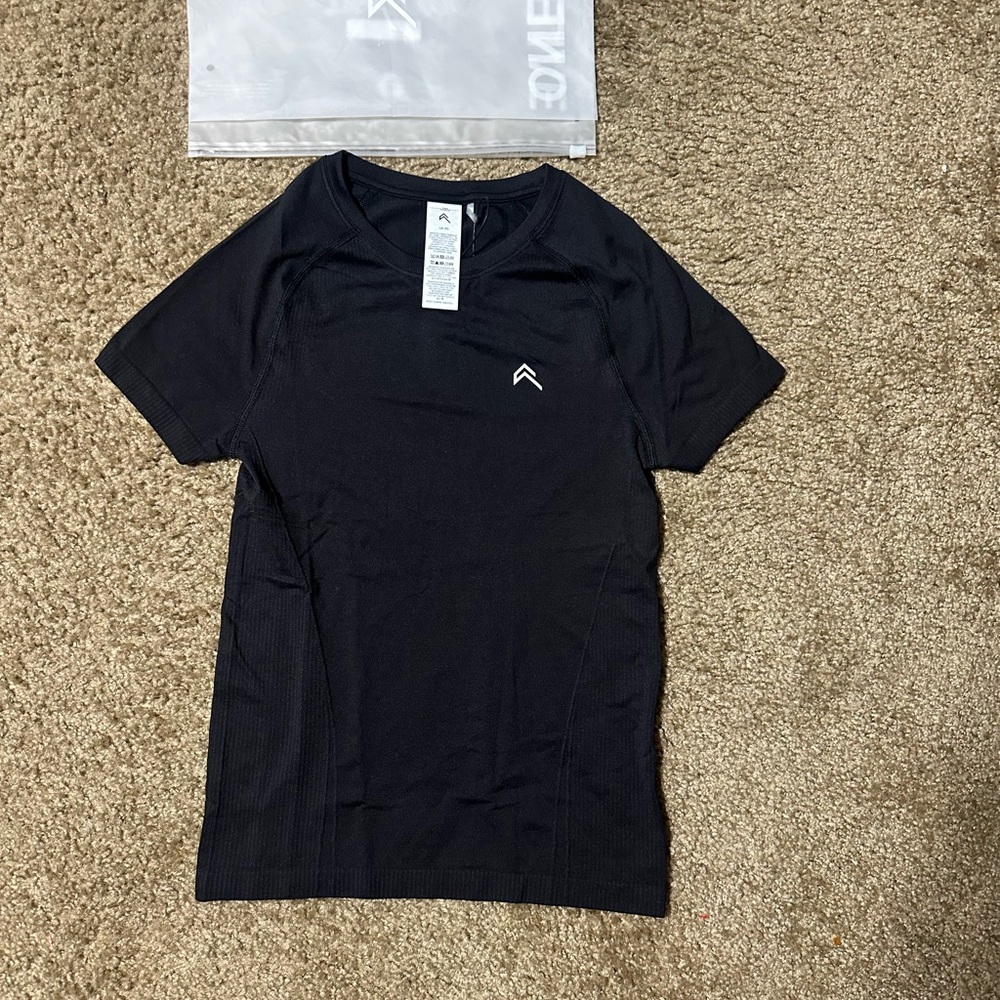 Go to Seamless Fitted Top - Black XS - Picture 2 of 7